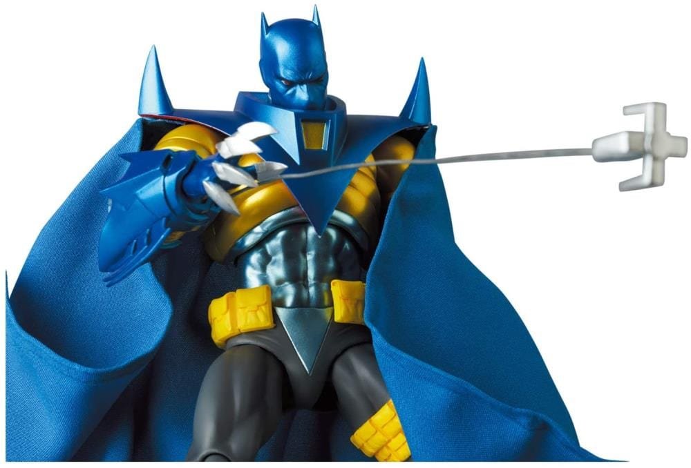 MAFEX No.144 聖戰騎士蝙蝠俠的布製披風與爪鉤配件